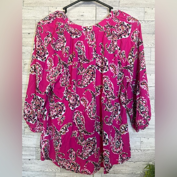 Crown & Ivy Pink Paisley 3/4 Sleeve Top size Small - Picture 2 of 7